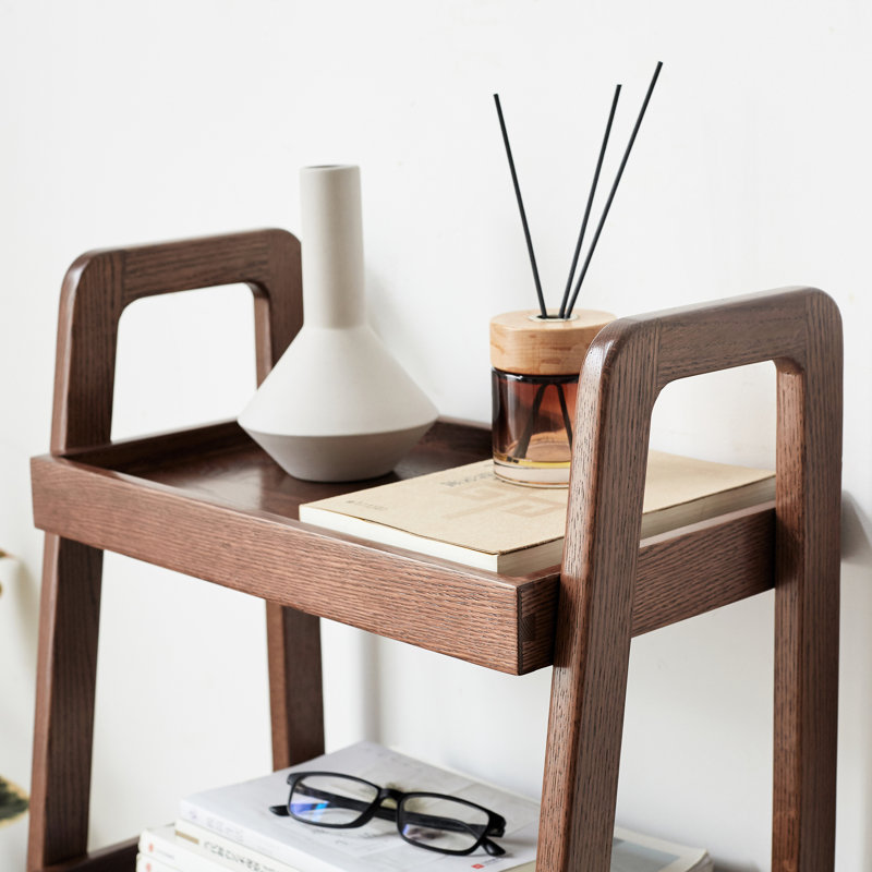 Étagère en chêne à 3 niveaux, couleur noyer, présentant des objets de collection en chêne, solution de rangement, couleur, petits espaces