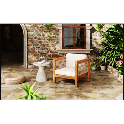 Fauteuil club d'extérieur en bois d'acacia avec accoudoirs et coussins en corde beige, durable et élégant pour les patios et les terrasses