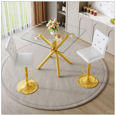 Ensemble de 2 tables de bar modernes en verre et tabourets de bar réglables, table de pub contemporaine à hauteur de comptoir avec pieds chromés dorés, chaises de bar pivotantes en cuir de polyuréthane noir pour îlot de cuisine, bar personnel et petit espace