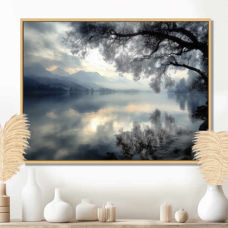«Serene Lake At Dawn With First Light», impression encadrée sur toile, paysage bleu, H 12 po x l 20 po, Cadre flottant, Doré