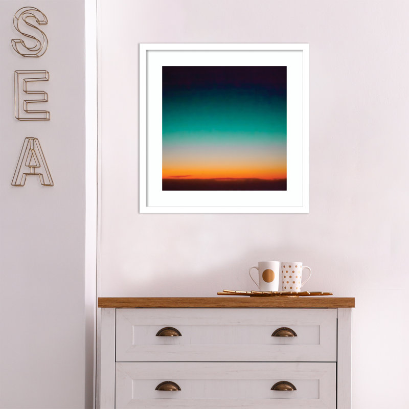 Sunrise Flying par Caroline Mint - Photographie de cadre photo, Blanc, H 20 po x l 20 po