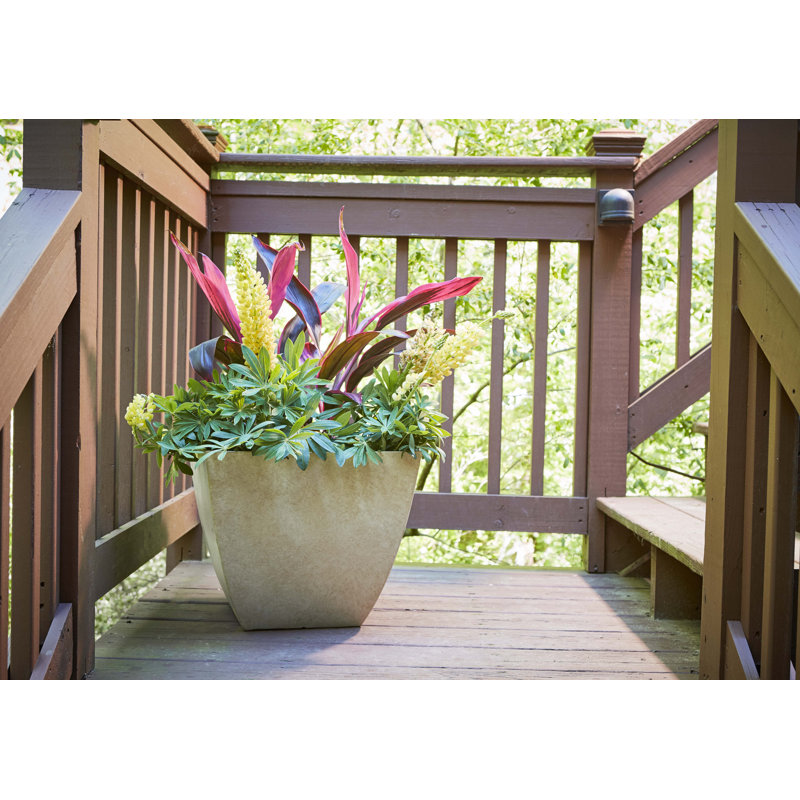 Pot à fleurs carré en résine Newland, Os, H 13,5 po x l 16 po x P 16 po