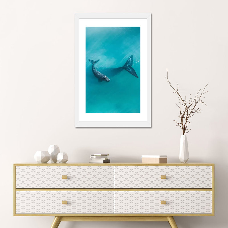 Peaceful Whales II par Jon Wassom - impression d'art graphique, H 24 po x l 16 po x P 1 po, Papier encadré blanc, Blanc