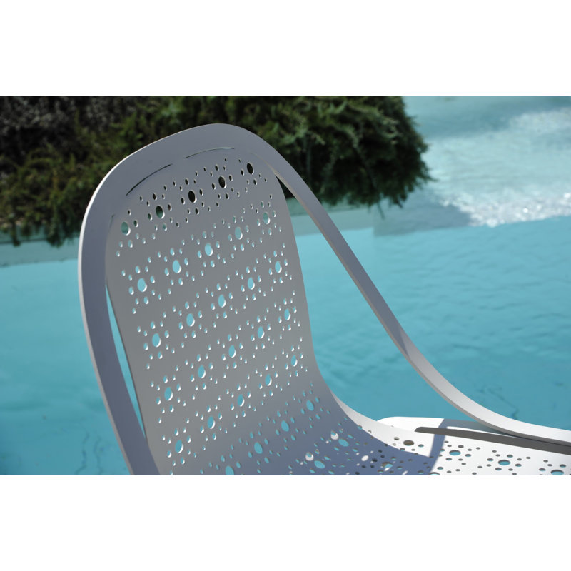 Tline Metal Outdoor Lounge Chair, White