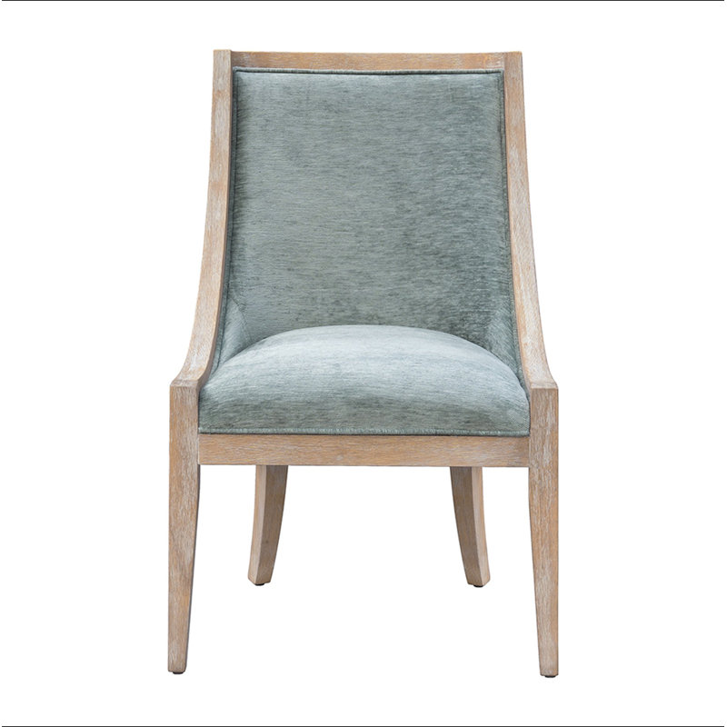 Chaise rembourrée avec garniture cloutée