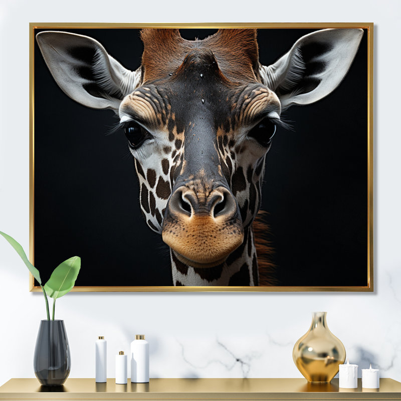 «Black and White Giraffe Portrait I - Giraffe», reproduction d'art sur toile encadrée, H 24 po x l 32 po, Doré