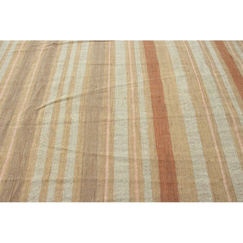 Très grand tapis turc rétro fait à la main par Anatolian, idéal pour rehausser le décor de votre salon avec son motif rayé beige