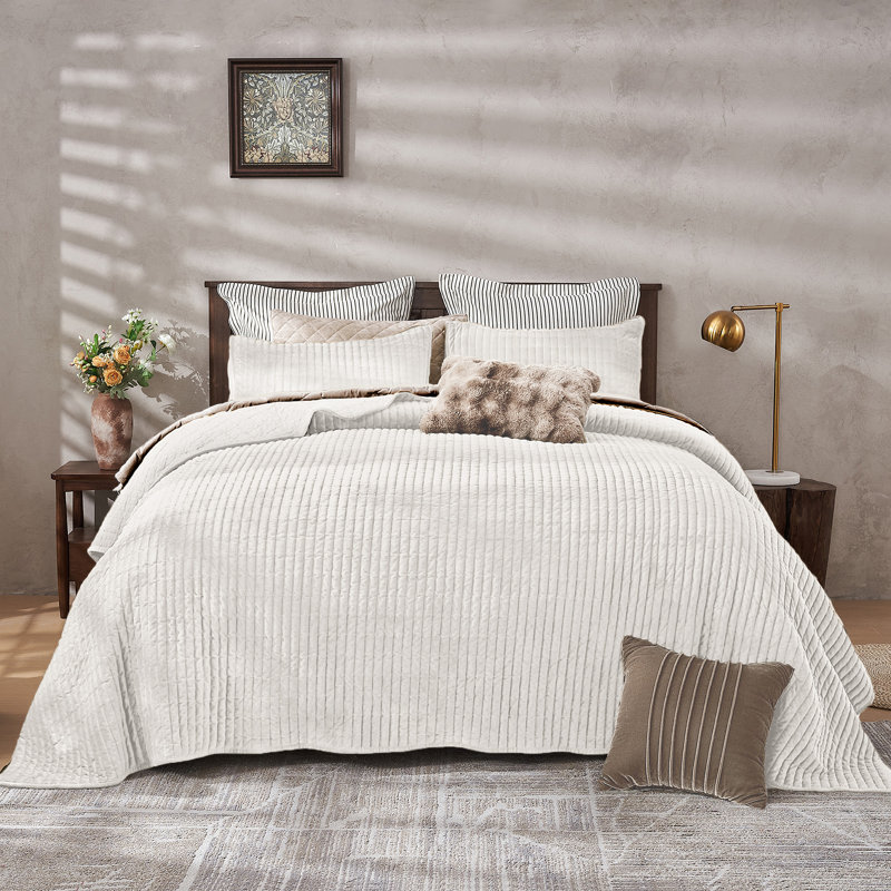 Wonderful Velvet 3-piece reversible quilt set, King Quilt + 2 King Shams, Cream