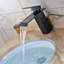 Robinet de salle de bain moderne à un trou