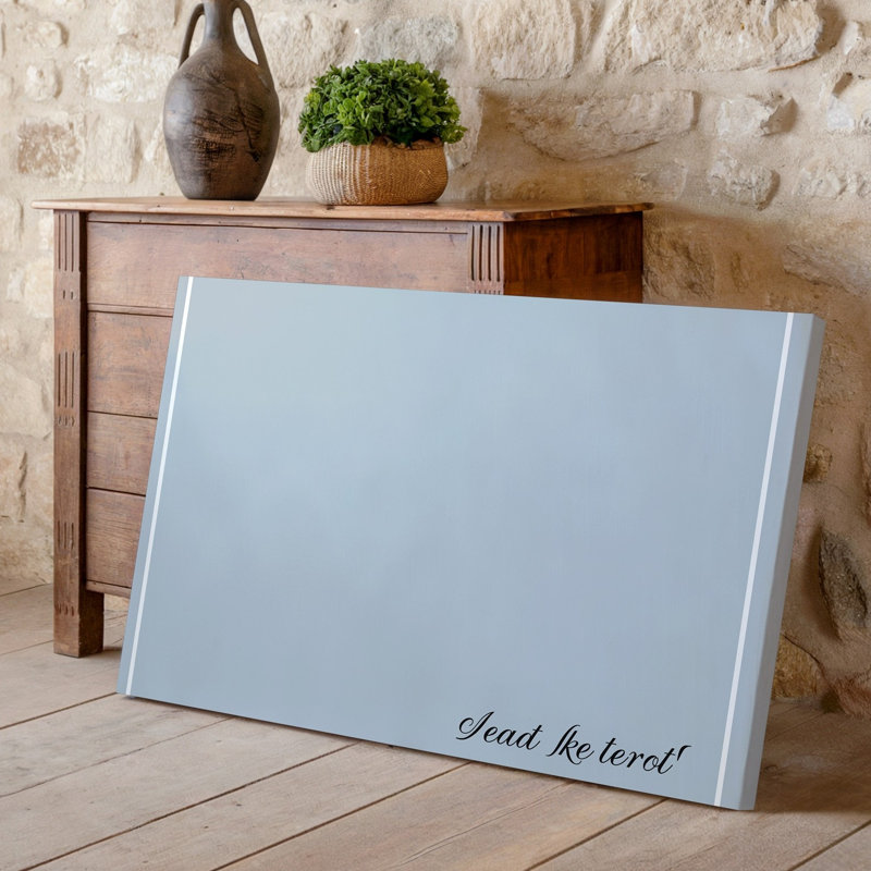 L'art mural sur toile crée une composition minimaliste avec un fond gris clair doux qui évoque un sentiment de calme et de simplicité