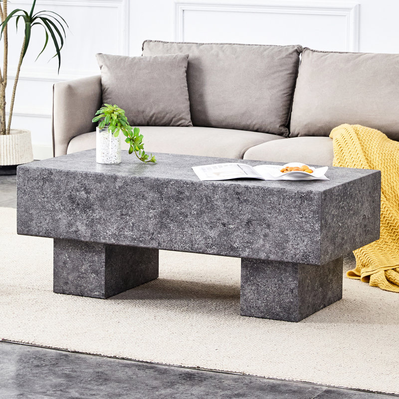 Table basse d'apparence solide et stable, conception peu encombrante pour le café, support de hauteur ergonomique, facile à assembler