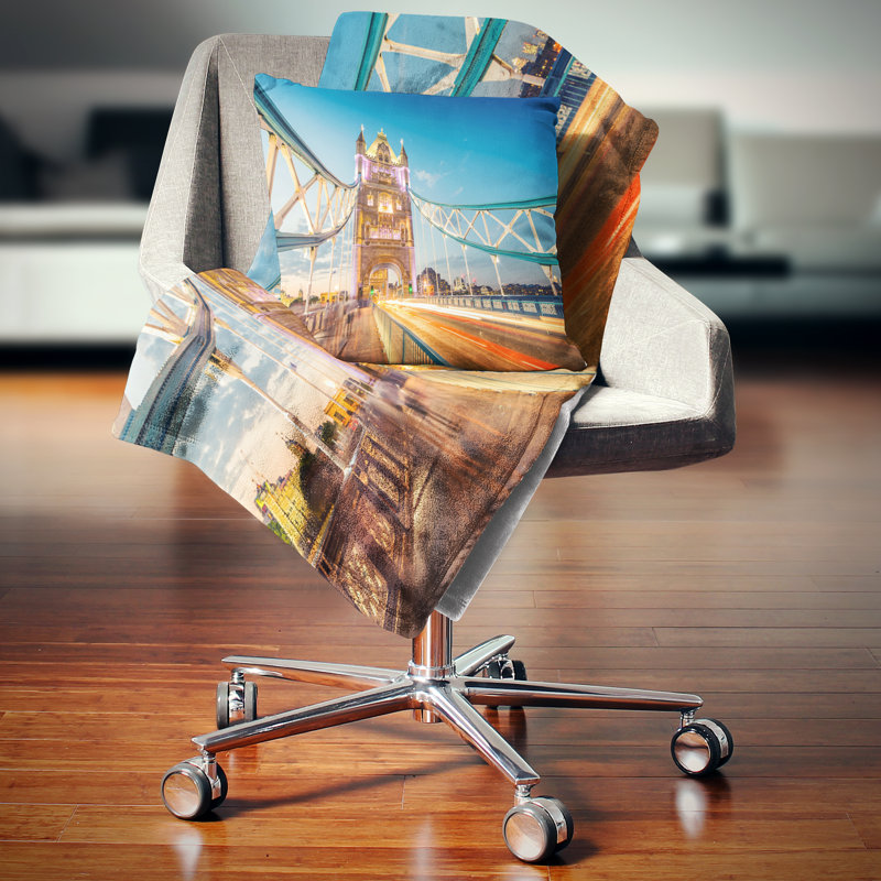 Coussin lombaire cityscape de la tour bridge, Square 16" x 16"