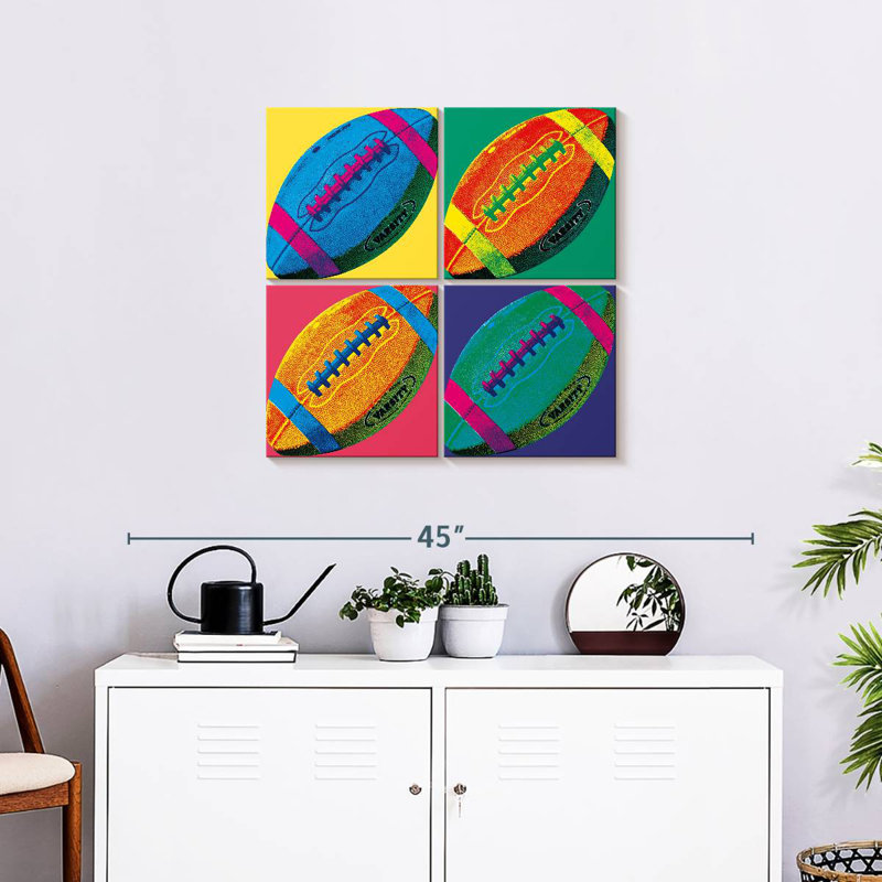 Ballon quatre ballons de football, H 26 po x l 26 po