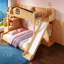 Lit superposé simple au-dessus de double avec escalier de rangement, tablette, glissoire et garde-robe pour un espace et un plaisir maximisés-129909696