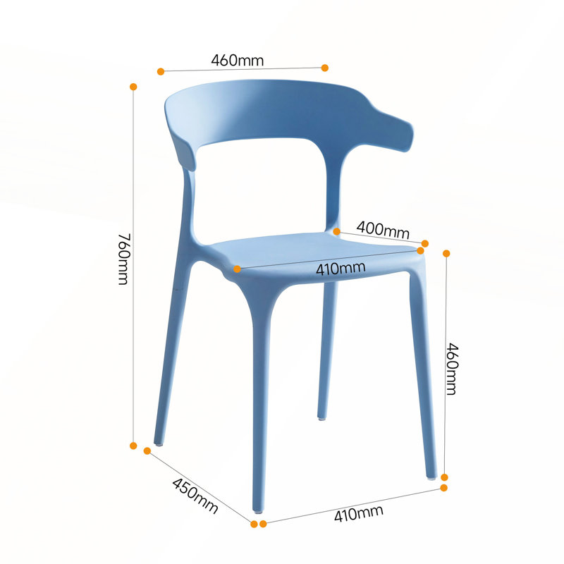 Un ensemble pratique de quatre chaises empilables pour une assise confortable, un rangement facile et une utilisation polyvalente dans divers environnements.
