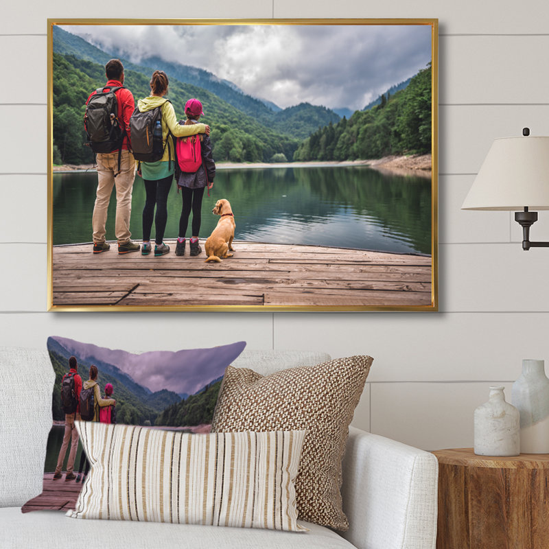 «Family Outing Adventure» sur toile, Cadre flottant doré, H 12 po x l 20 po x P 1 po