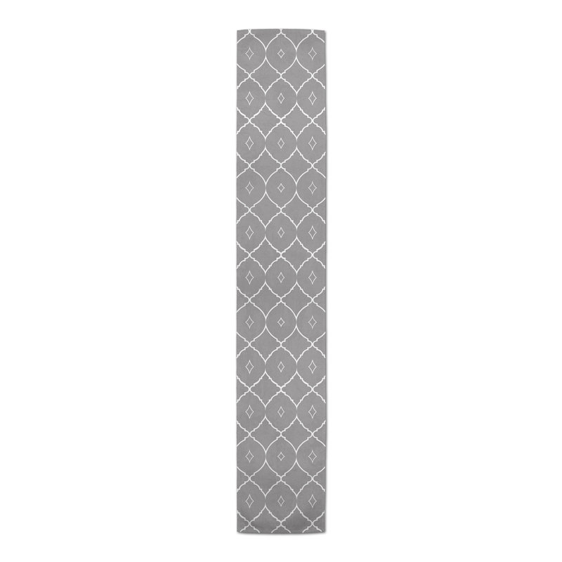 Chemin de table géométrique, Gris pâle, 90 po x 16 po