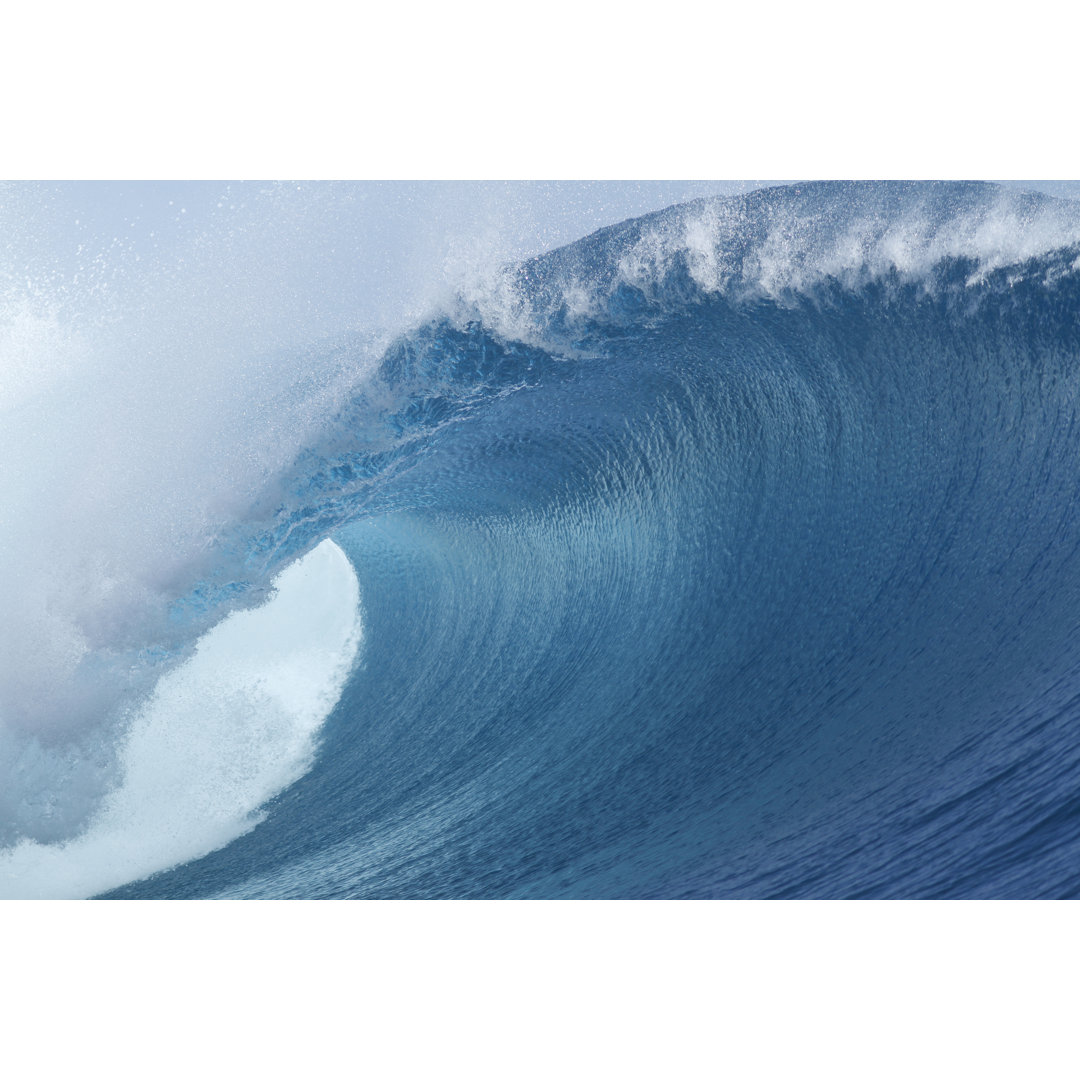 Big Blue Wave von Reniw-Imagery - Druck ohne Rahmen auf Leinwand