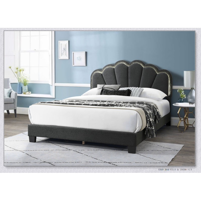 Grands lits luxueux avec des matériaux de haute qualité et une conception élégante pour un confort et un style ultimes