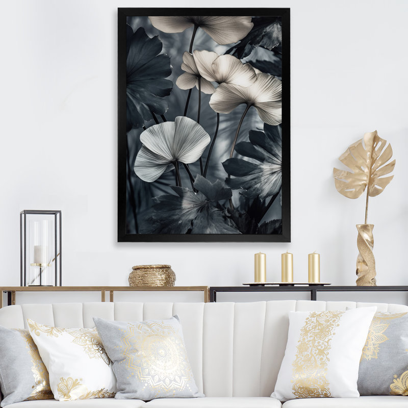 «Tropical Ginkgo Leaves I» sur toile, H 32 po x l 16 po x P 1 po, Cadre photo noir