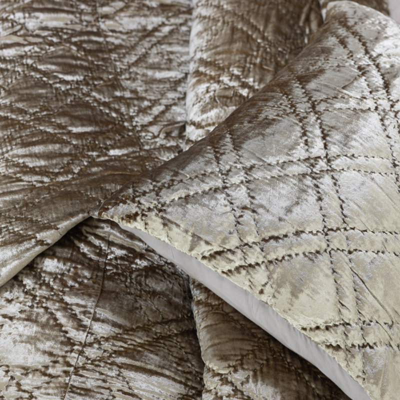 Lowe Quilt, Almond, King
