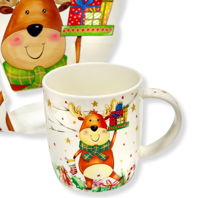 Tasse en porcelaine renne dans un emballage cadeau
