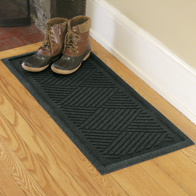 Tapis de jeu intérieur et extérieur 15 po x 36 po WaterHog Diamonds, À feuilles persistantes