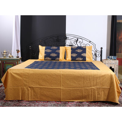 Regal Paisley Vine 3-Piece Cotton Queen Bedsheet Set in Midnight Blue & Gold
