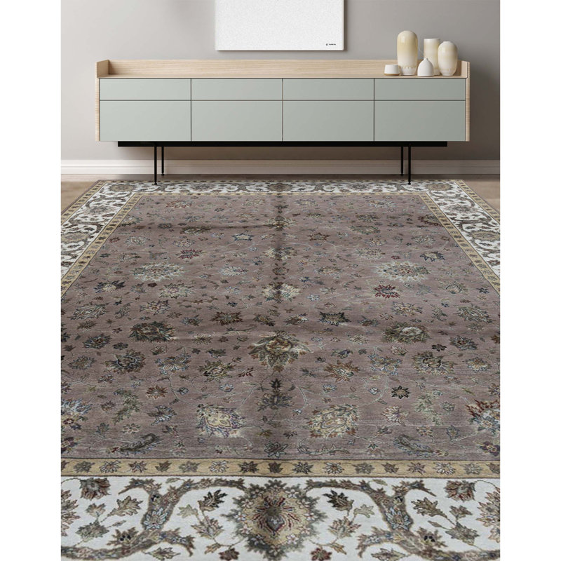 Oriental Area Rug in Light Pink/Ivory