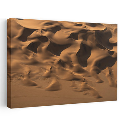 Dunes dorées abstraites, paysage dramatique serein, art mural