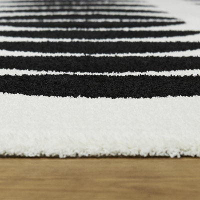 Goosby Geometric Indoor Rug