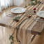 Chemin de table 120 po Deep Beige Idéal pour une fête de fiançailles, une fête de mariage, une fête de fiançailles, une fête de mariage ou un charme bohème rustique à la maison.