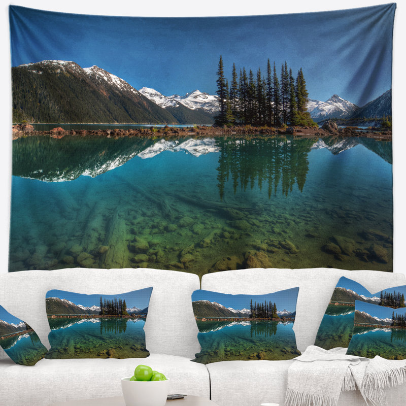 Rangée d’arbres de pin et de tapisserie de mountain lake avec accessoires suspendus inclus, H 32 po x l 39 po