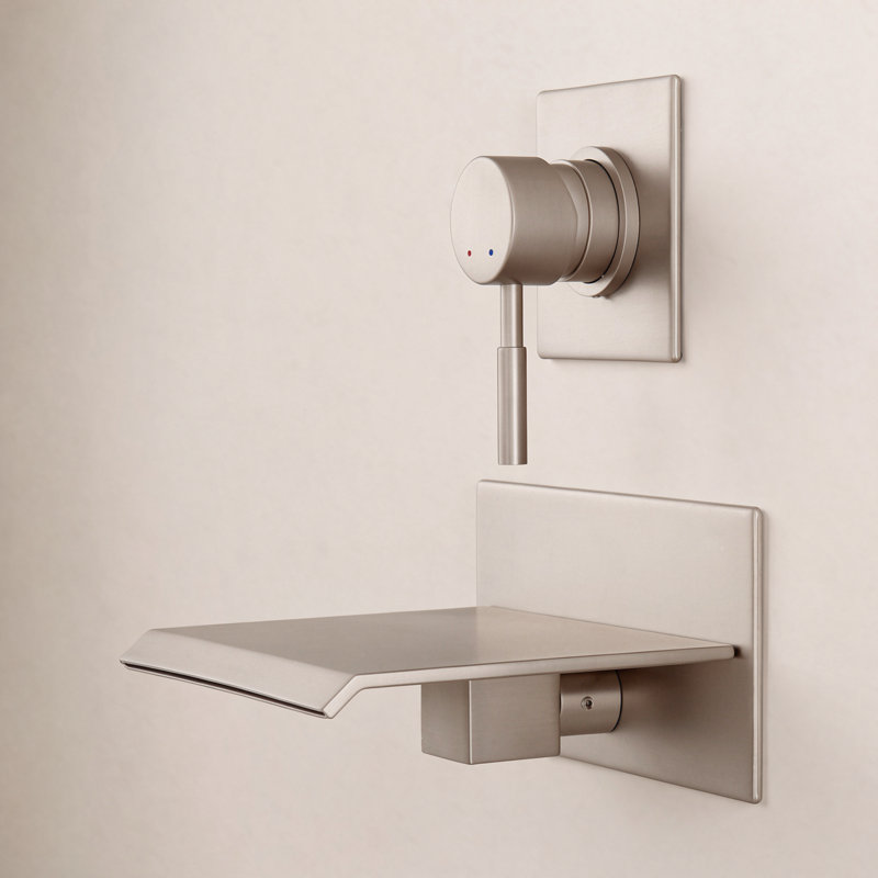 Robinet de baignoire murale à cascade Lavelle, Nickel brossé