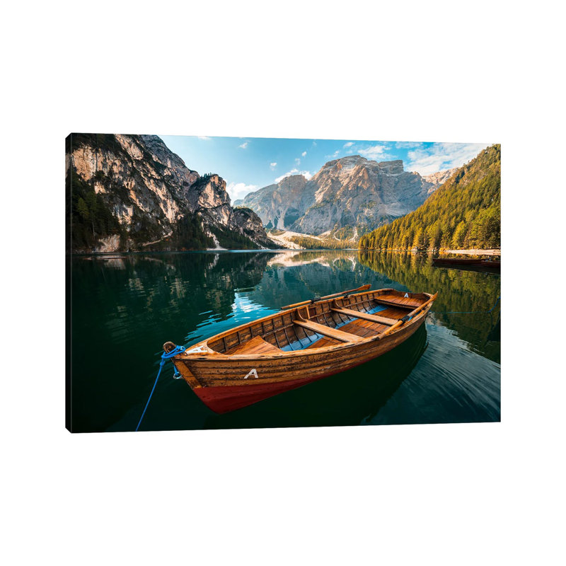 «Boat At Lago Di Braies», reproduction d'art sur toile encadrée, H 12 po x l 18 po, Toile tendue, Ne s’applique pas