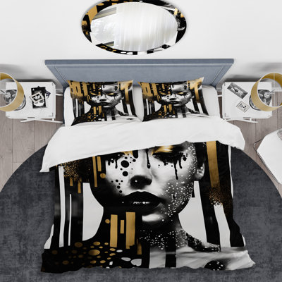 Golden Fluidity Of Womanhood IV - Woman Abstract Duvet Cover Set