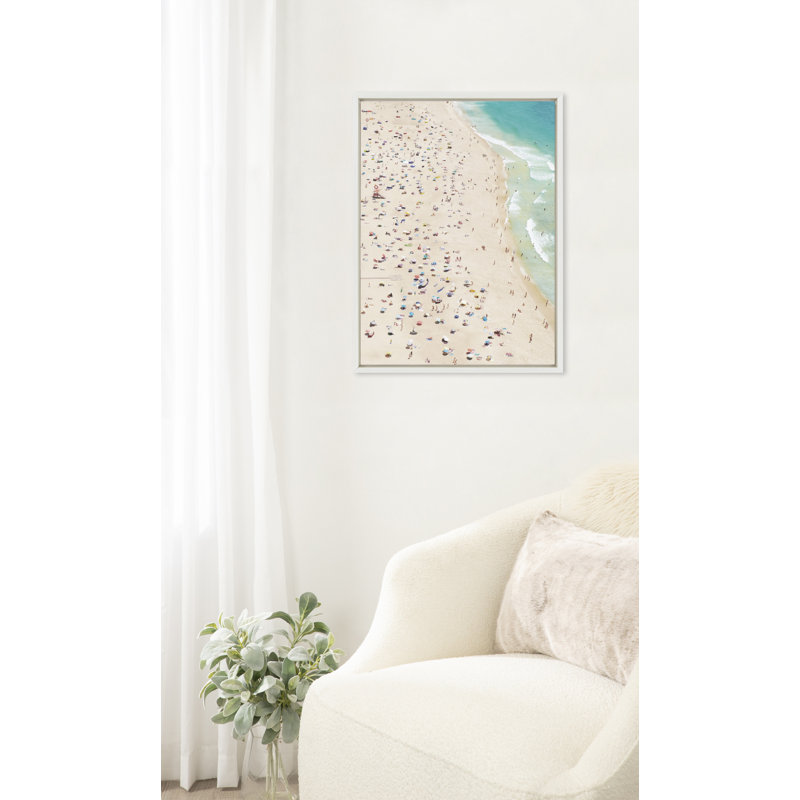 Impression sur toile encadrée, "Plage bondée par dessus" par Amy Peterson, L 18 po x H 24 po
