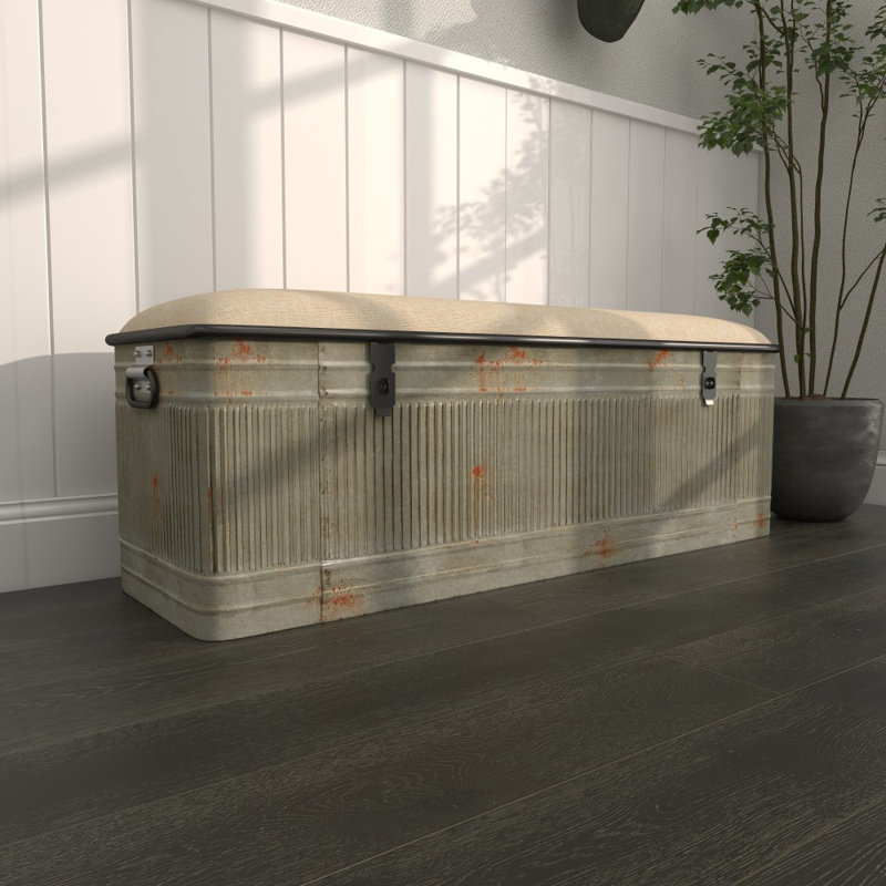 Banc de rangement Cole en métal galvanisé gris avec dessus en toile de jute crème et loquets noirs	