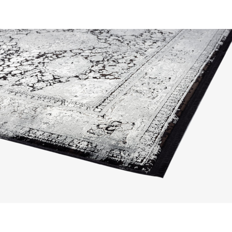 Tapis oriental noir, Rectangle 8 pi 9 po x 11 pi 9 po