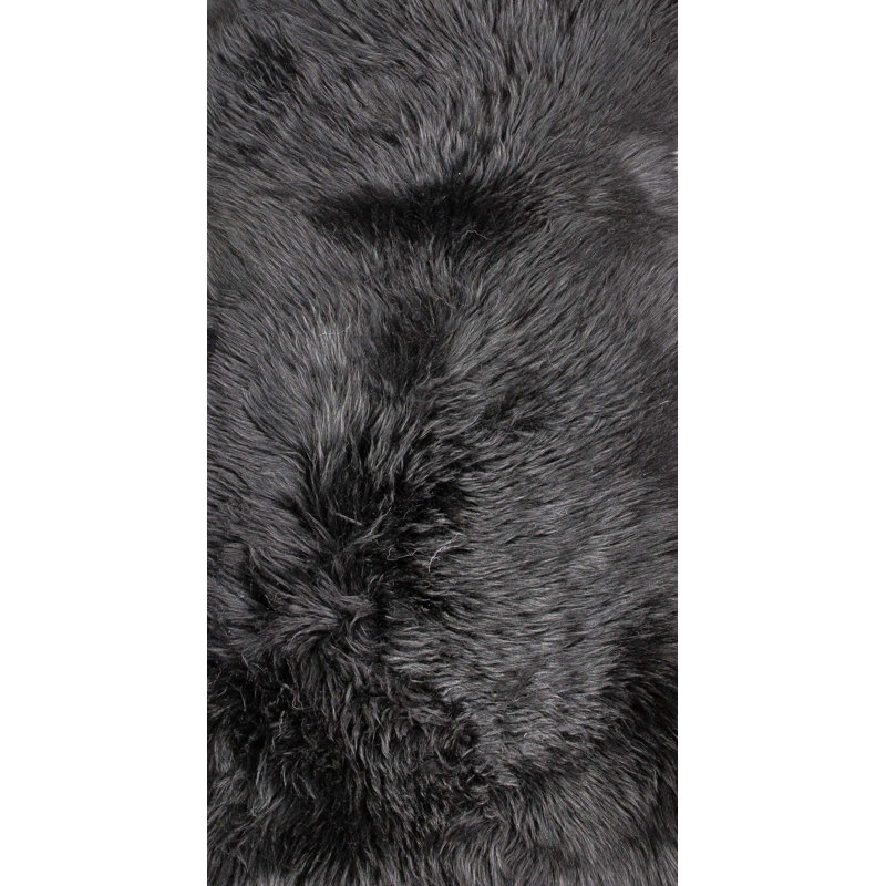 Tapis noir en peau de mouton Ambroise