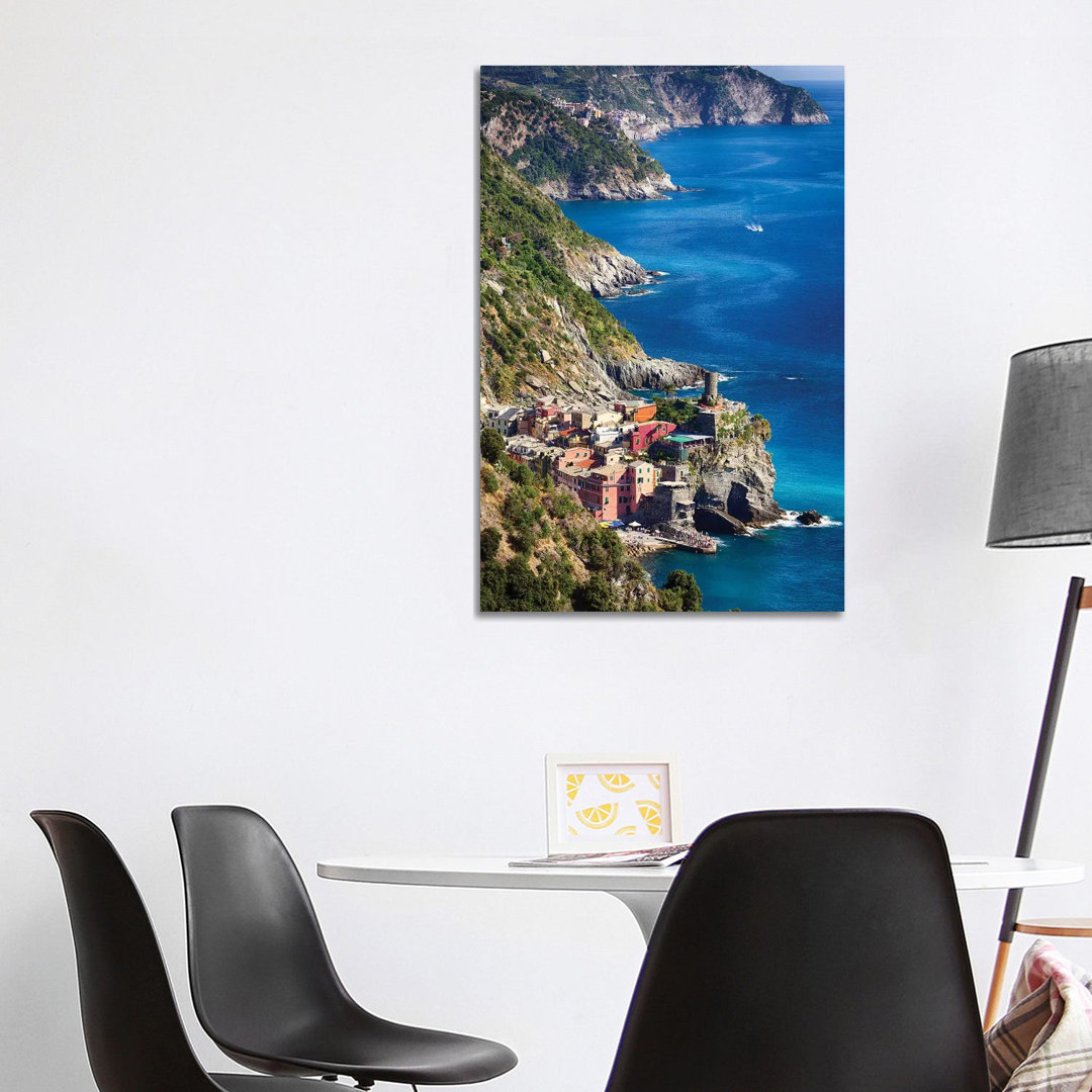 Cinque Terre Towns On The Cliffs, Vernazza And Corniglia, Liguria, Italy