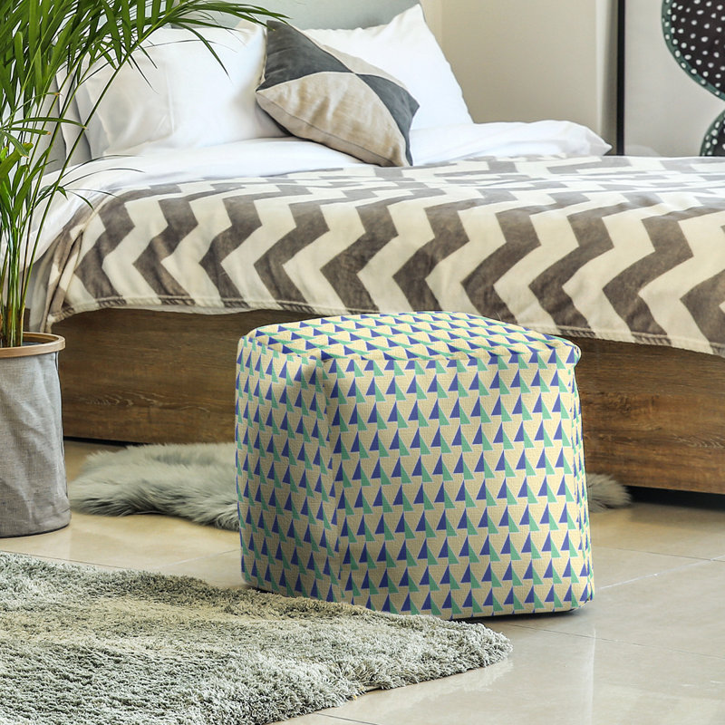Repose-pieds cube à motif shifted arrows, Bleu jaune / vert, H 13 po x l 13 po x P 13 po