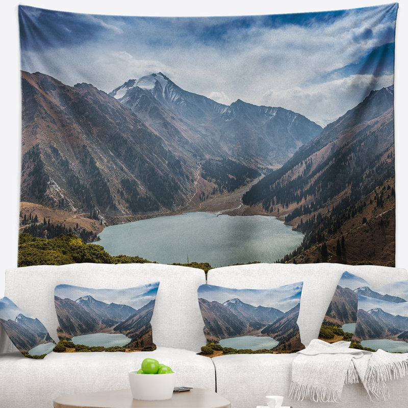 Tapisserie paysage lac de montagne sous le ciel, H 68 po x l 80 po