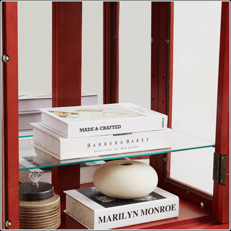 Vitrine lumineuse en verre avec tablettes réglables, parfaite pour mettre en valeur des objets de collection et des bouteilles de vin.