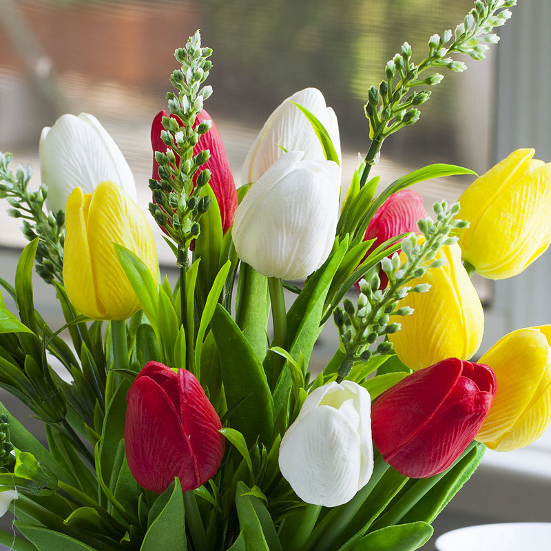 Arrangement floral de tulipes en pot