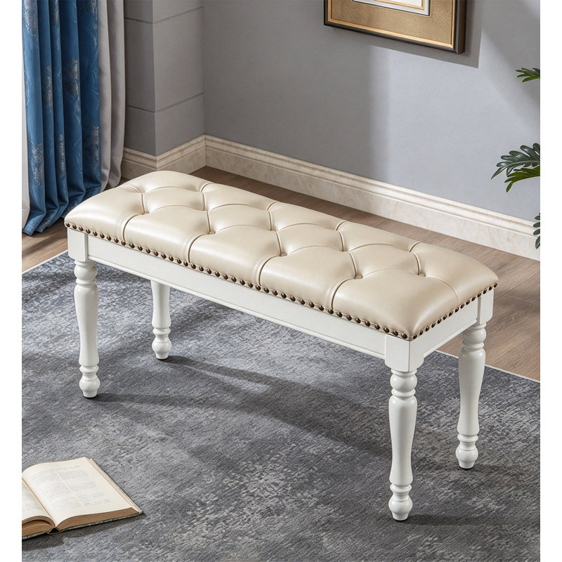 Banc de lit blanc avec pattes tournées et capitonnage