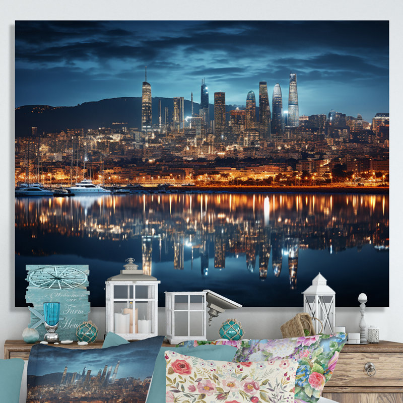 «Barcelona Beautiful Cityscape III» - reproduction, H 16 po x l 32 po x P 1 po, Toile tendue