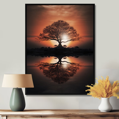 Silhouette d'un arbre majestueux sur un lac - art mural chêne