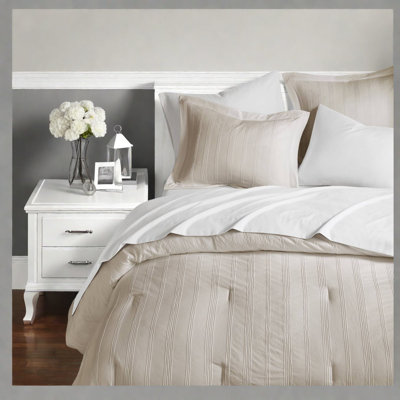 Ensemble de literie moderne en polyester neutre pour les chambres douillettes