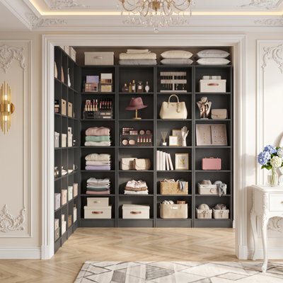 Système de placard avec tablettes ouvertes